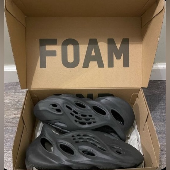Yeezy Foam RNR - Picture 1 of 10